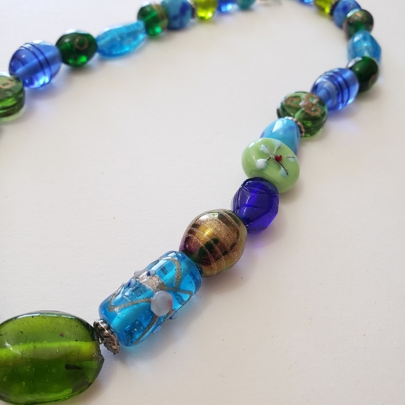 blue green glass beaded necklace - Picture 5 of 10